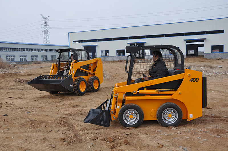 鏟車除雪作業(yè) 中國路面機(jī)械網(wǎng)上的建筑機(jī)械力量